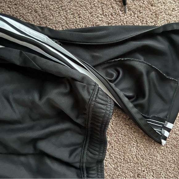 XS adidas black soccer pants, zip at the bottom - Picture 4 of 4
